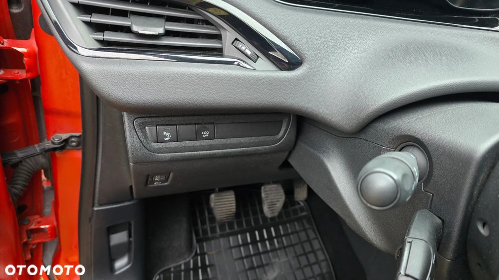 Peugeot 208 1.2 PureTech Style - 13