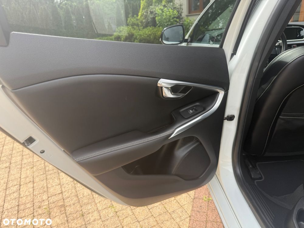 Volvo V40 T4 R-Design - 21