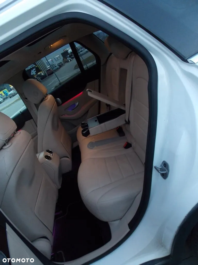 Mercedes-Benz GLC 300 4Matic 9G-TRONIC AMG Line Plus - 21
