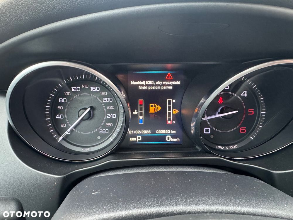 Jaguar XE 2.0 D Prestige - 34