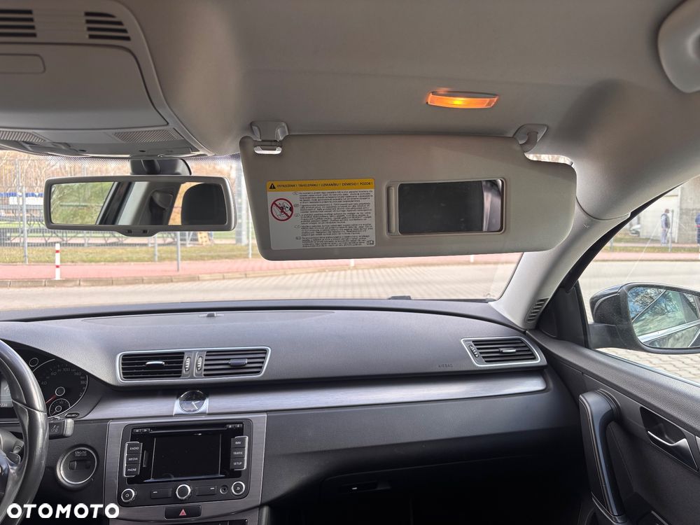 Volkswagen Passat 2.0 TDI Comfortline DSG - 24