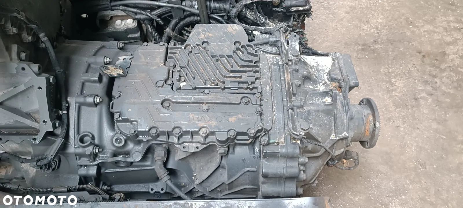 SKRZYNIA BIEGÓW TRAXON 12 TX 2420TD IVECO S WAY - 1