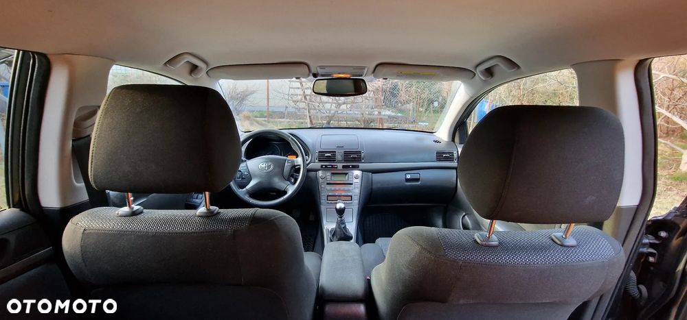 Toyota Avensis - 24