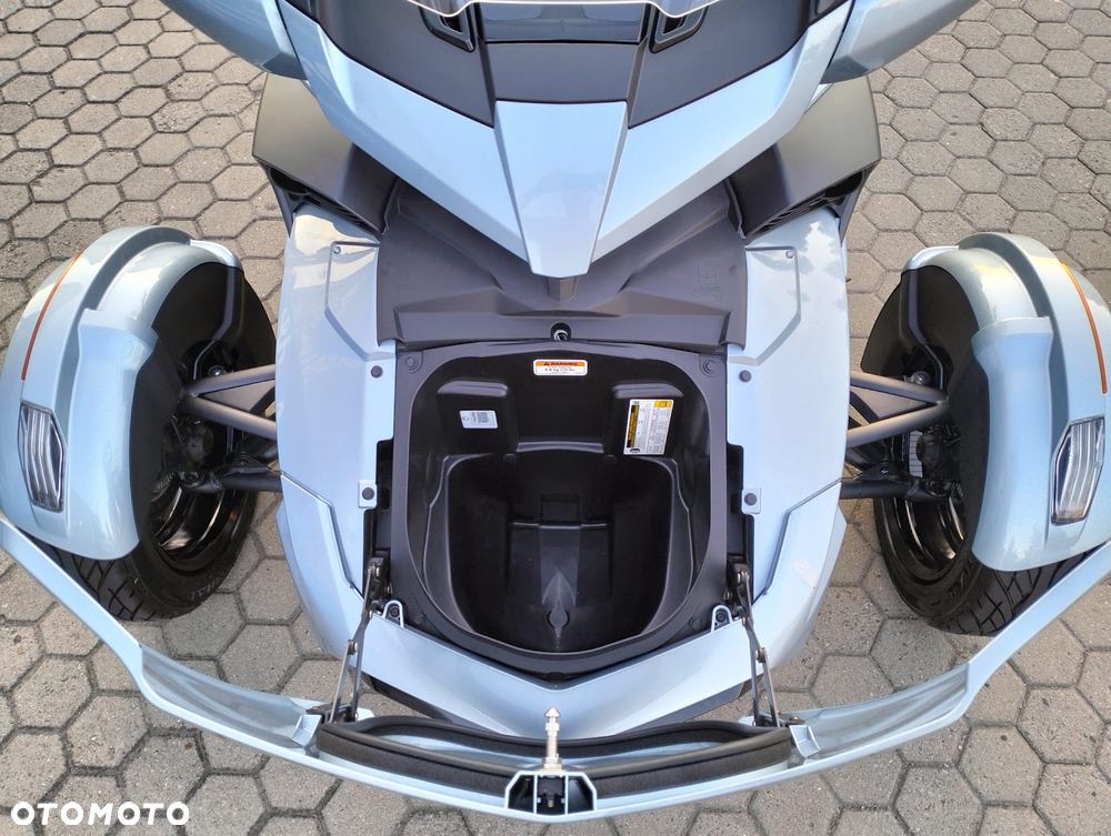 Can-Am Spyder - 25