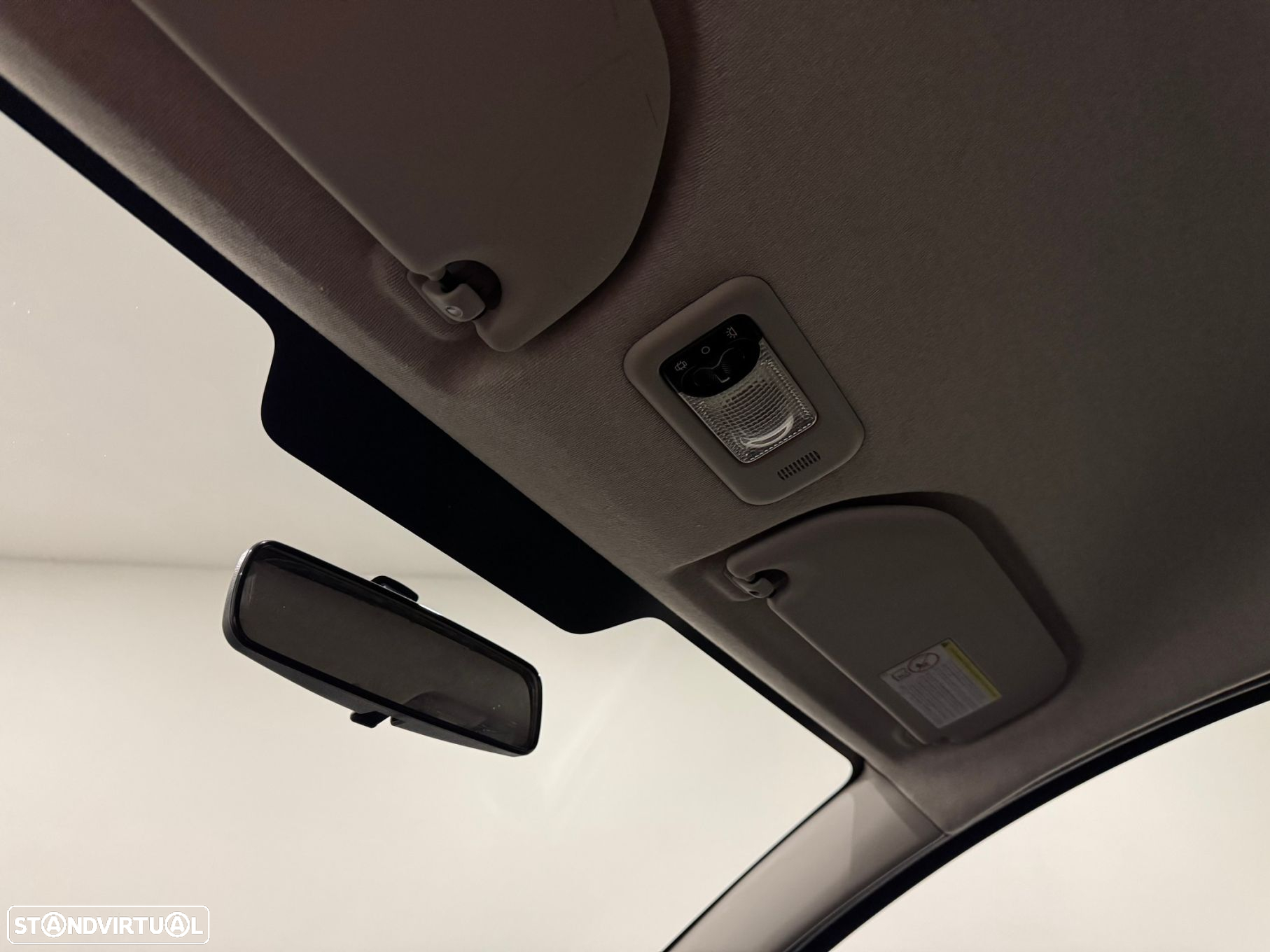 Peugeot 107 1.0 Urban - 42