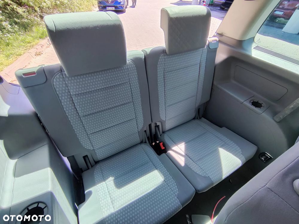 Volkswagen Touran 1.6 FSI Basis - 21