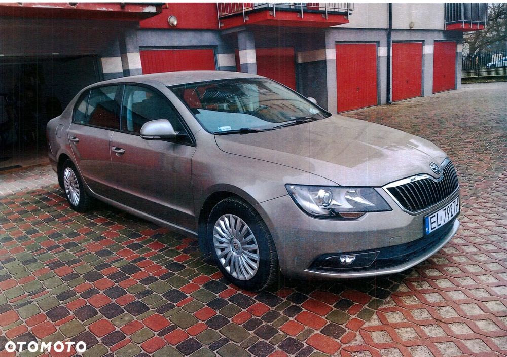 Skoda Superb 2014 photo 2