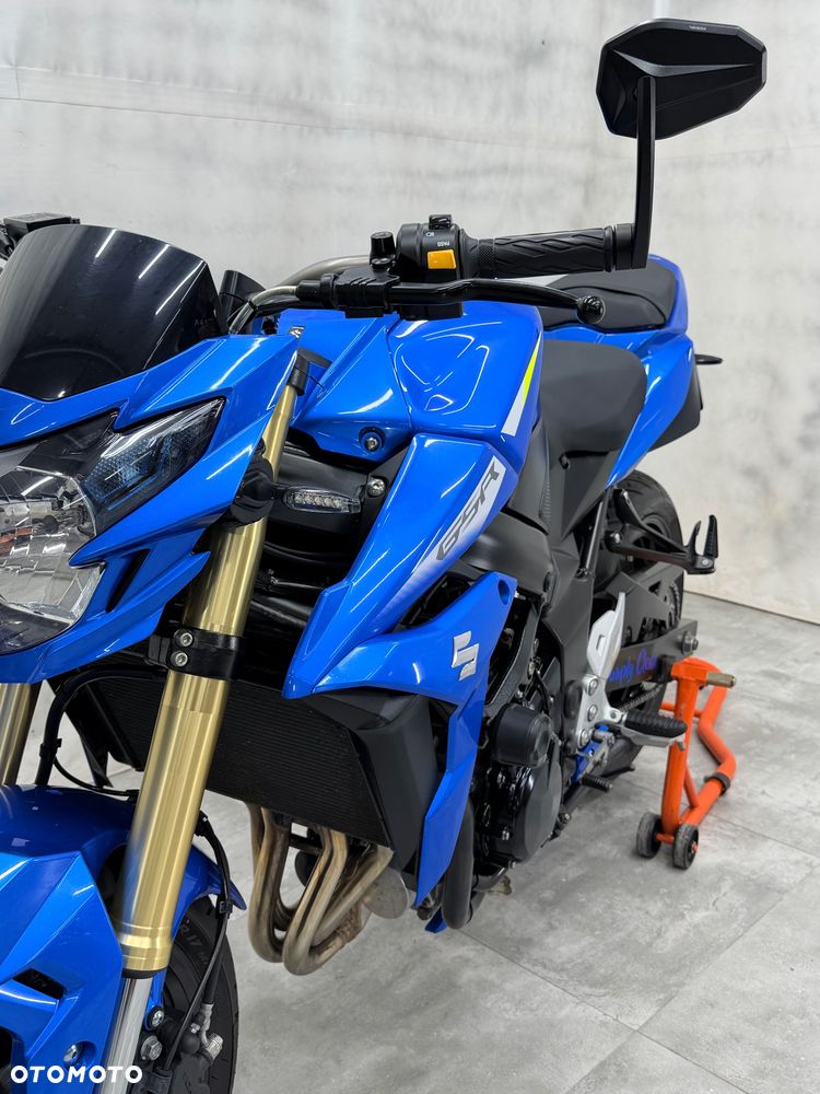 Suzuki GSR - 20