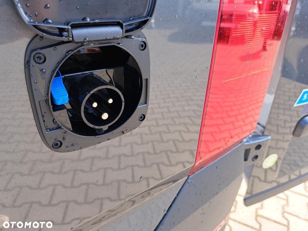 Volkswagen Grand California Grand California 600 DMC 3500kg silnik: 2,0 l TDI EURO VI-e SCR / 163KM/skrzynia biegów: Przedni napęd automatyczna 8-biegowa rozstaw osi: 3640 mm - 23