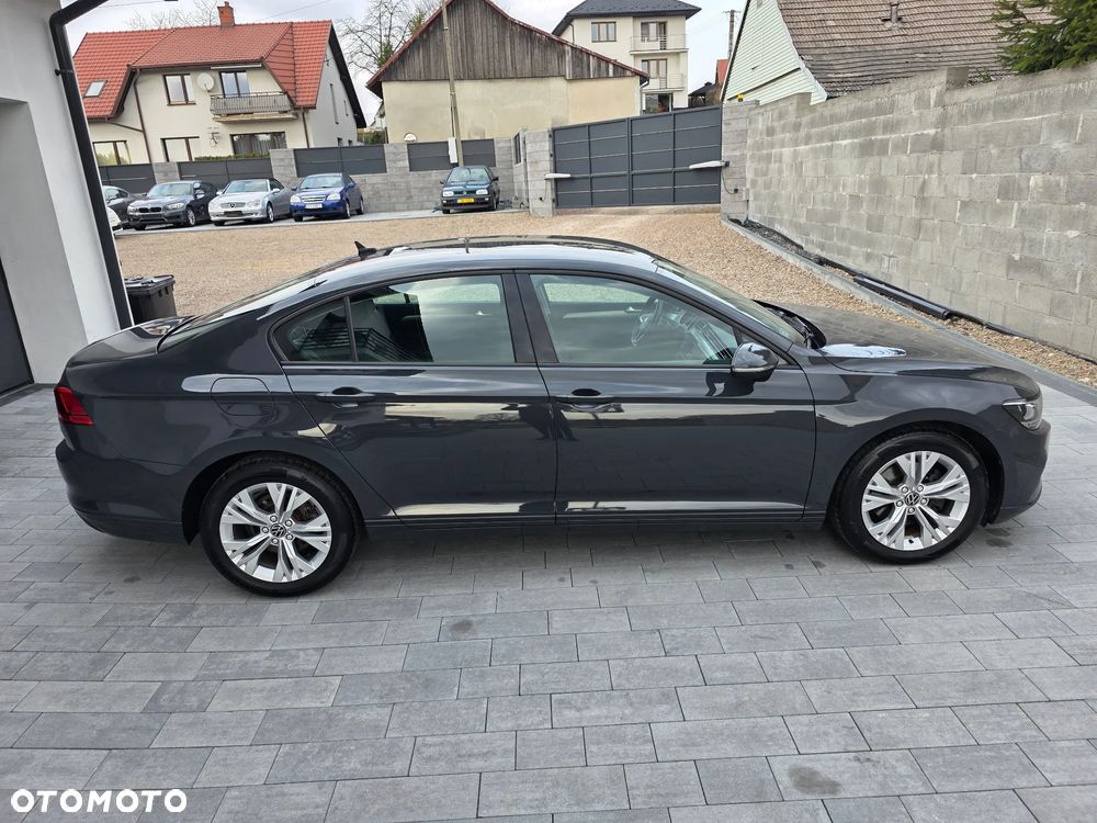 Volkswagen Passat - 9