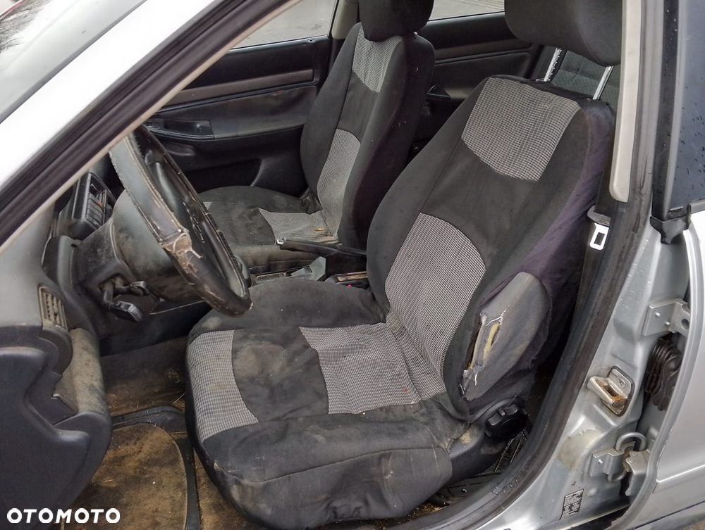 Audi A4 B5 (94-97r.) 1.6 B 100KM. Silnik AHL Skrzynia DCM lakier LY7M. Cały na części. GWARANCJA !!!  Przód Tył Zestaw Komplet Drzwi Klapa Zderzak Błotnik Maska Grill Atrapa Szyba Pas Lampa Lusterko Boczki Fotel Kanapa Kokpit Deska Rozdzielcza Przełącznik Włącznik Sterownik Przewody Wiązka Instalacja Moduł Komputer Czujnik Listwa Pompa Alternator Wtryski Głowica Rozrusznik Kompresor Sprzęgło Dwumas Silnik Skrzynia ABS Klimatyzacji Paliwa Wspomagania Kolektor Turbina Przepustnica Zawór Chłodnica Koło Hak Belka Sanki Zawieszenie Mcpherson Półoś Amortyzator Wydech Tłumik Zacisk Most - 8