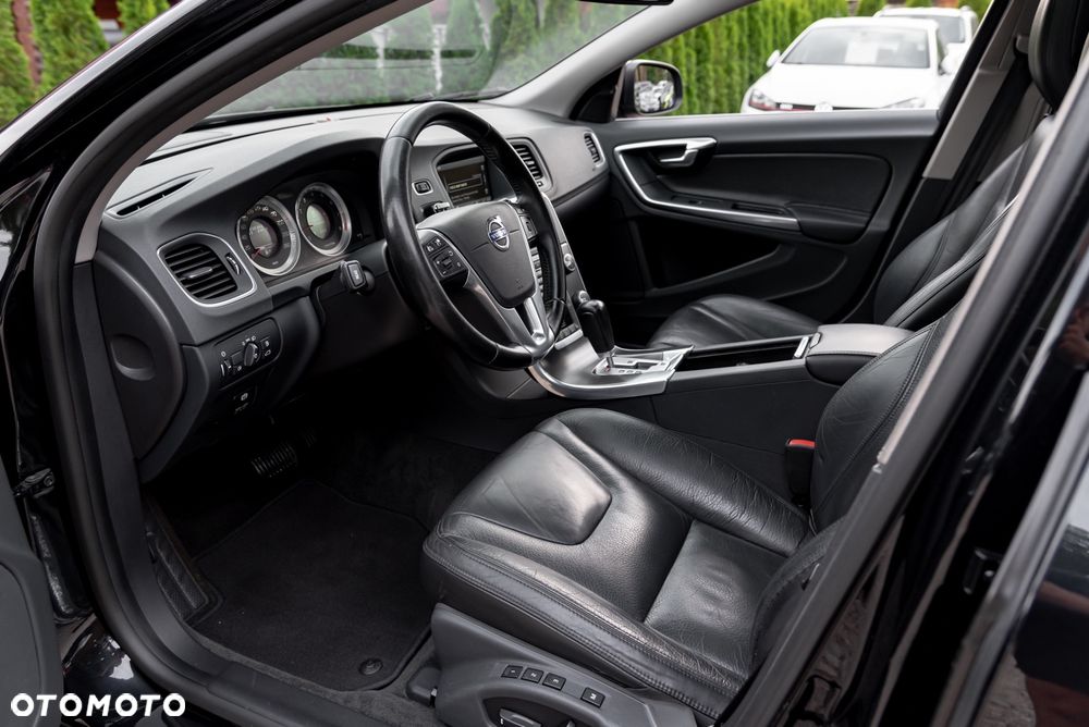 Volvo V60 T6 AWD Geartronic Summum - 16