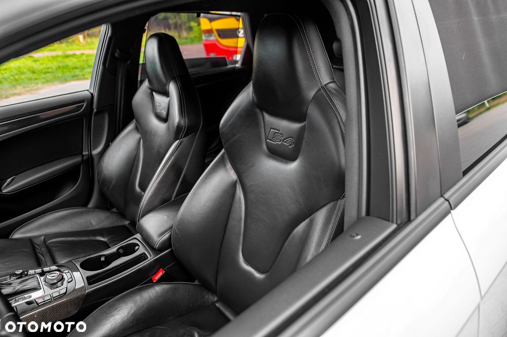 Audi S4 Avant S tronic - 23