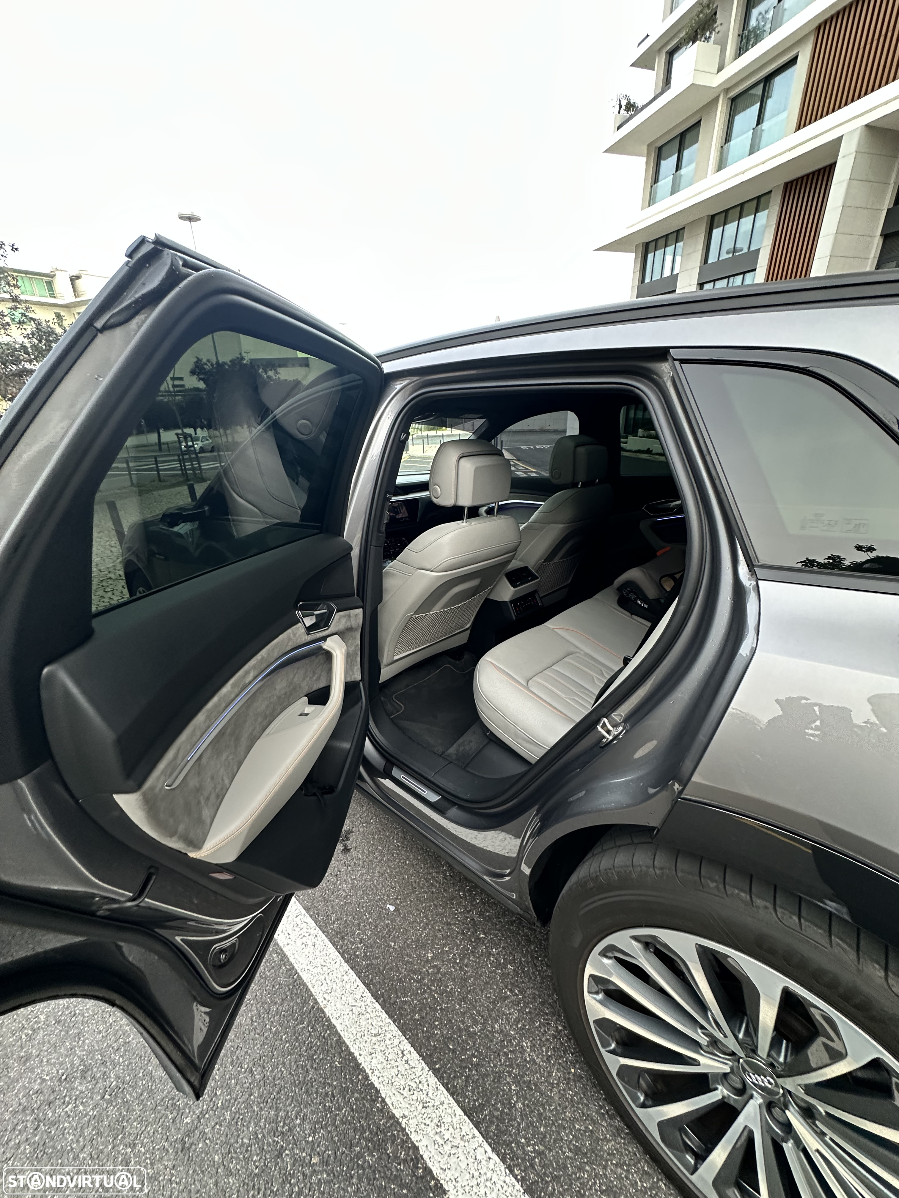 Audi e-tron 55 quattro S line - 35