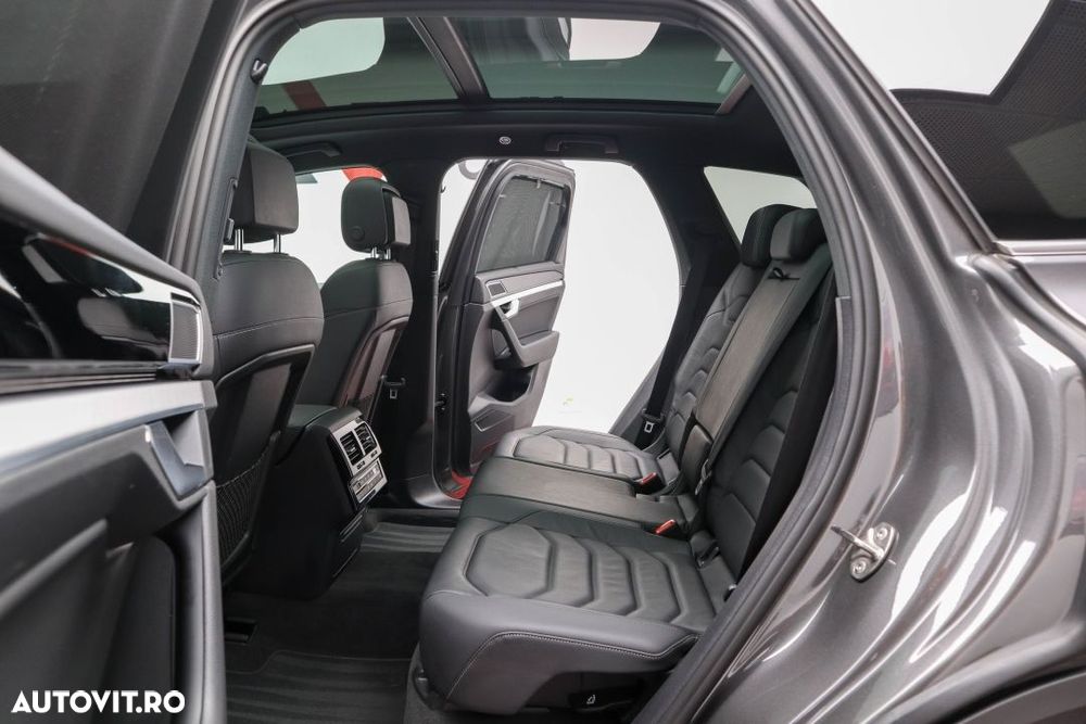 Volkswagen Touareg 3.0 V6 e-Hybrid 4Motion Aut. Elegance - 24