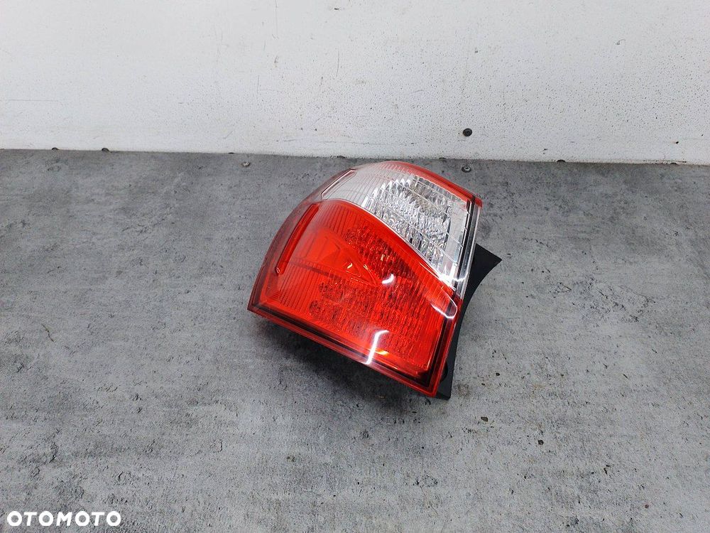 LAMPA TYLNA LEWA NISSAN QASHQAI +2 I - 3