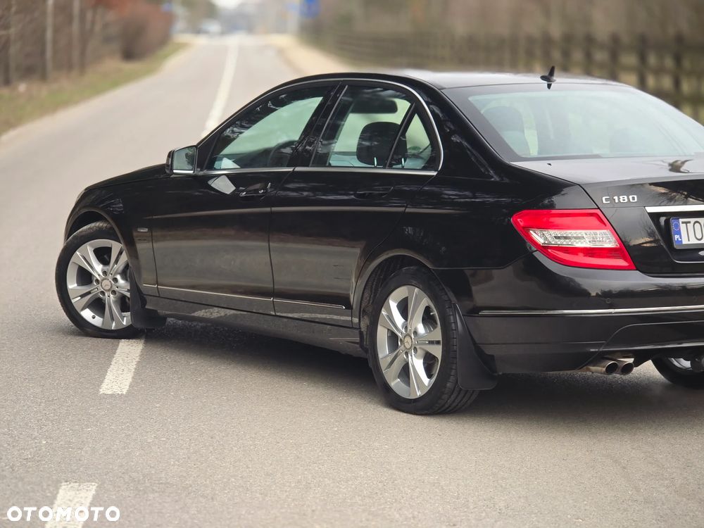 Mercedes-Benz Klasa C 180 CGI Automatik BlueEFFICIENCY Avantgarde - 39