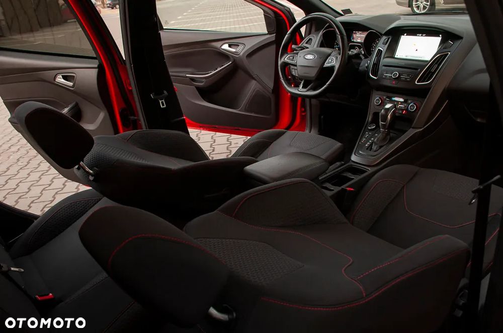 Ford Focus SW 1.5 EcoBoost S&S ST-LINE - 21