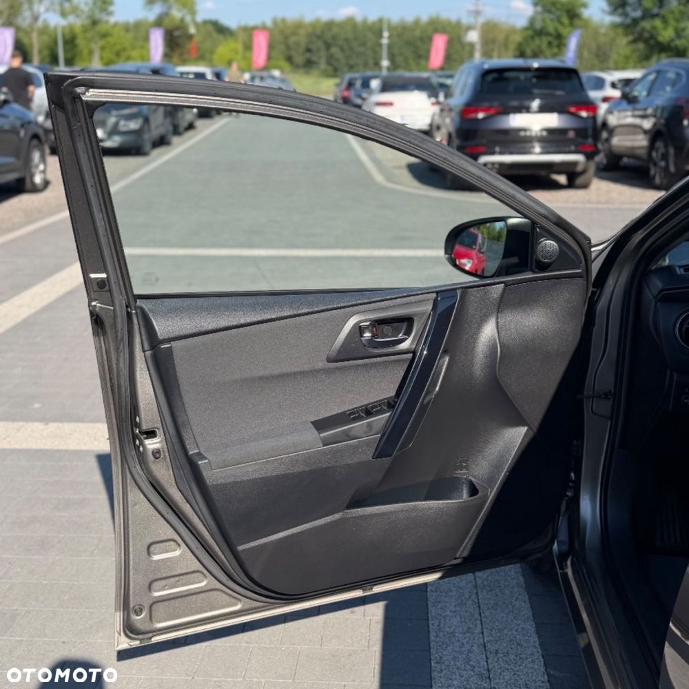 Toyota Auris - 13