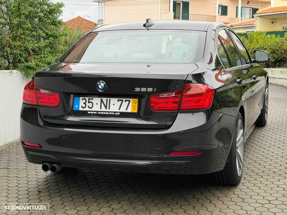 BMW 328 i Auto Line Sport - 22