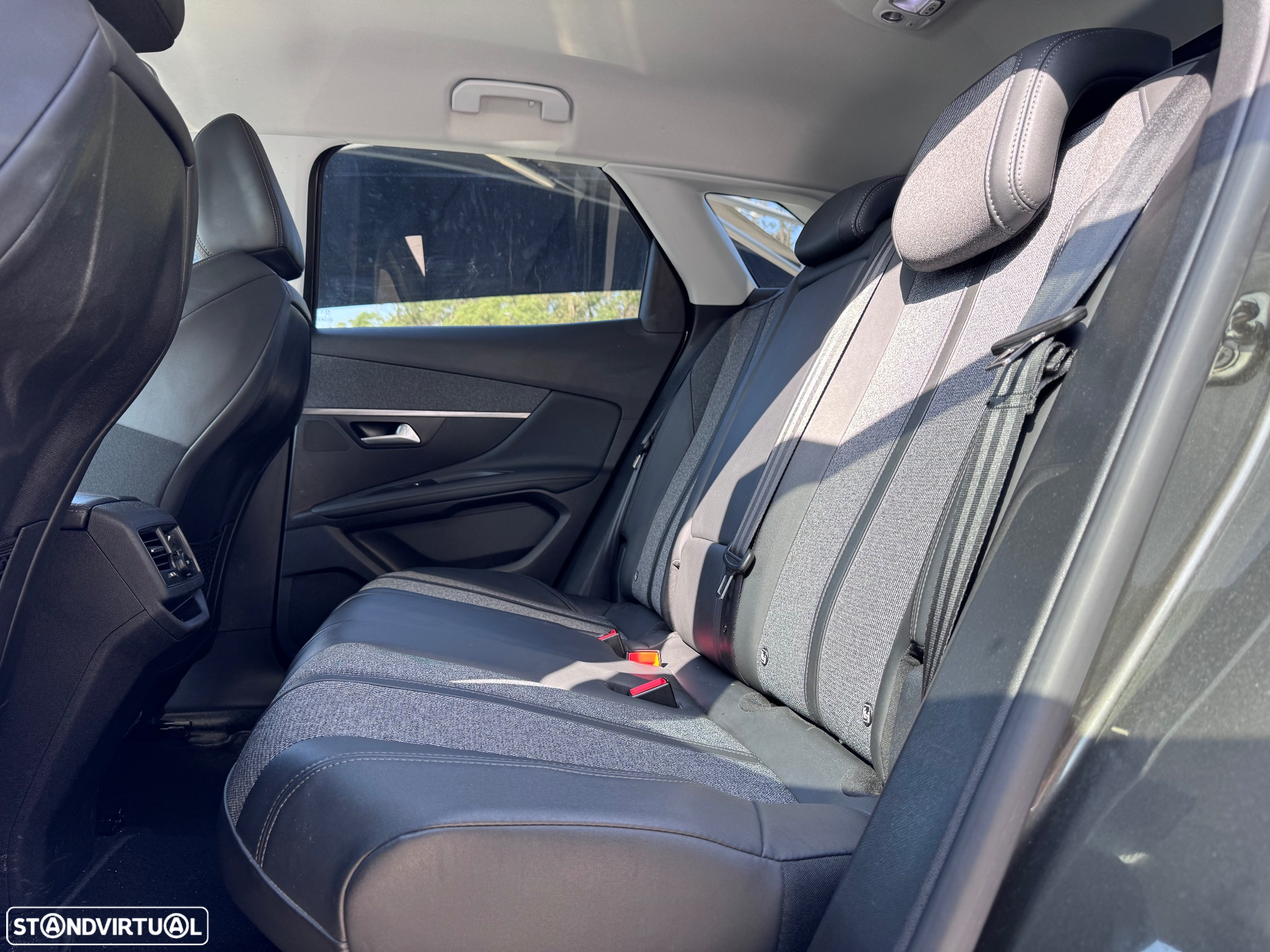 Peugeot 3008 PureTech 130 Stop & Start GPF EAT8 Allure Pack - 9