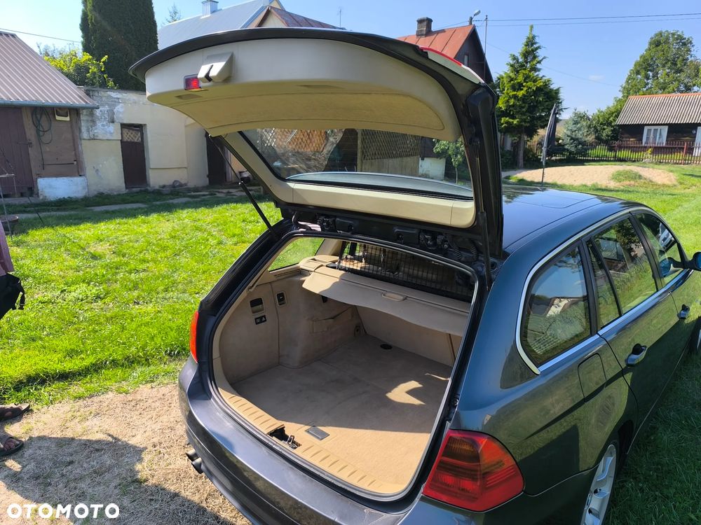 BMW Seria 3 325xi Touring - 5