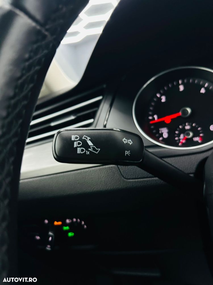 Volkswagen Passat 2.0 TDI Comfortline - 28