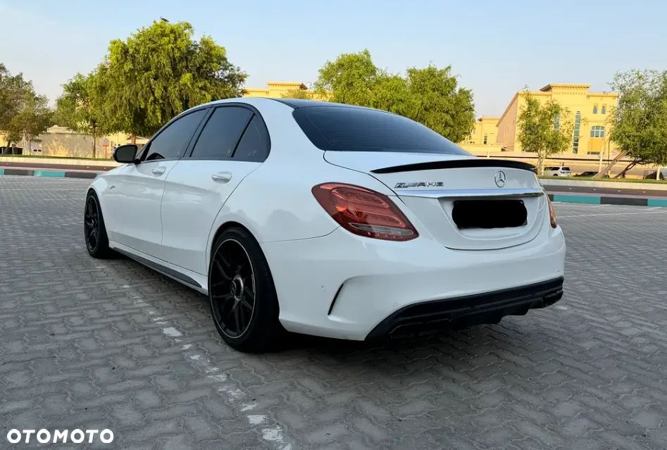 Mercedes-Benz Klasa C 300 9G-TRONIC AMG Line - 3