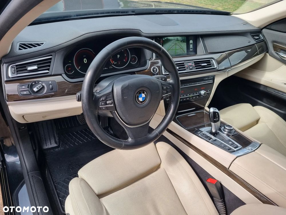 BMW Seria 7 740d xDrive - 24