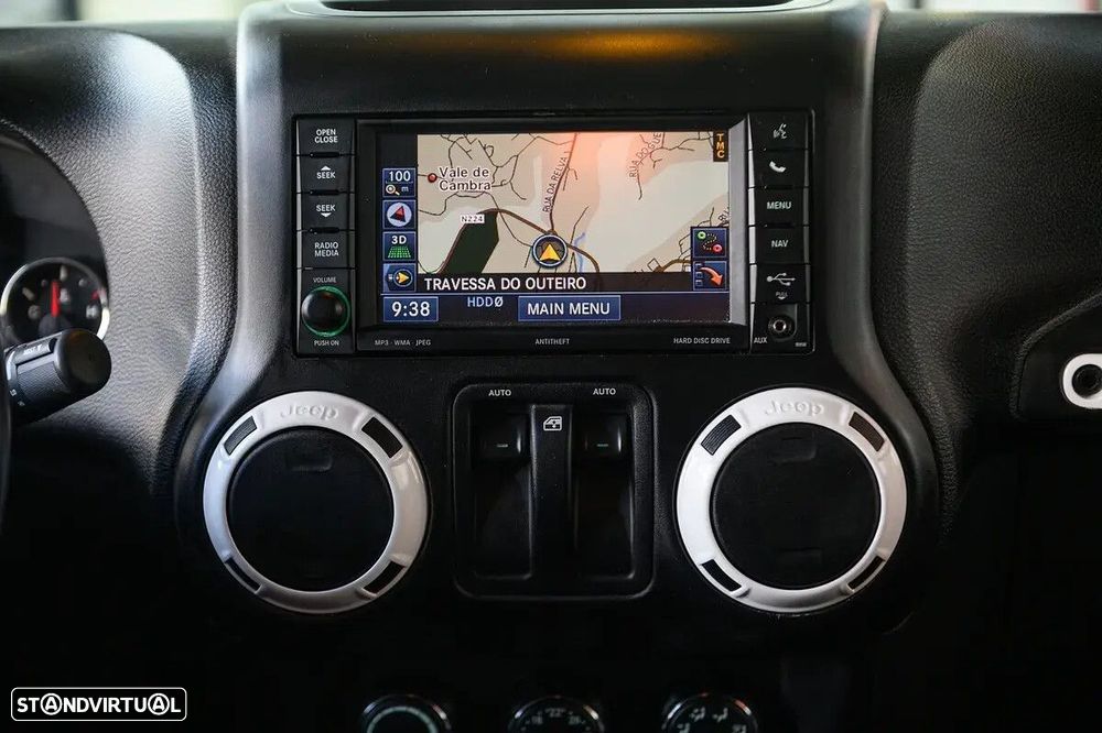 Jeep Wrangler 2.8 CRD Auto Sport - 42