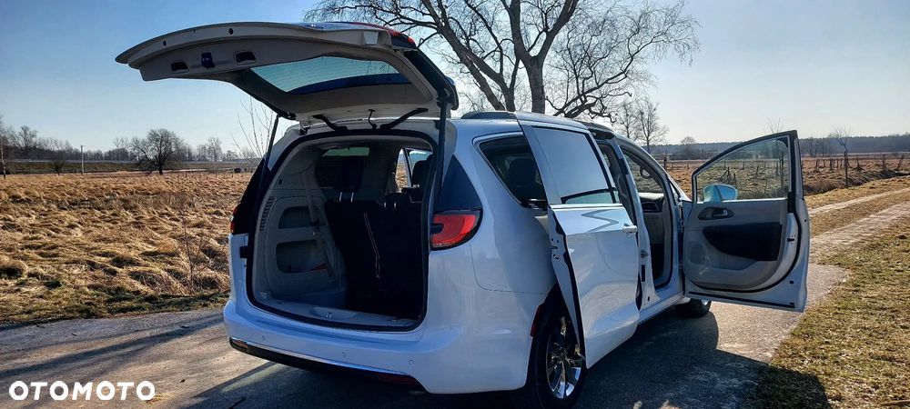 Chrysler Pacifica - 12