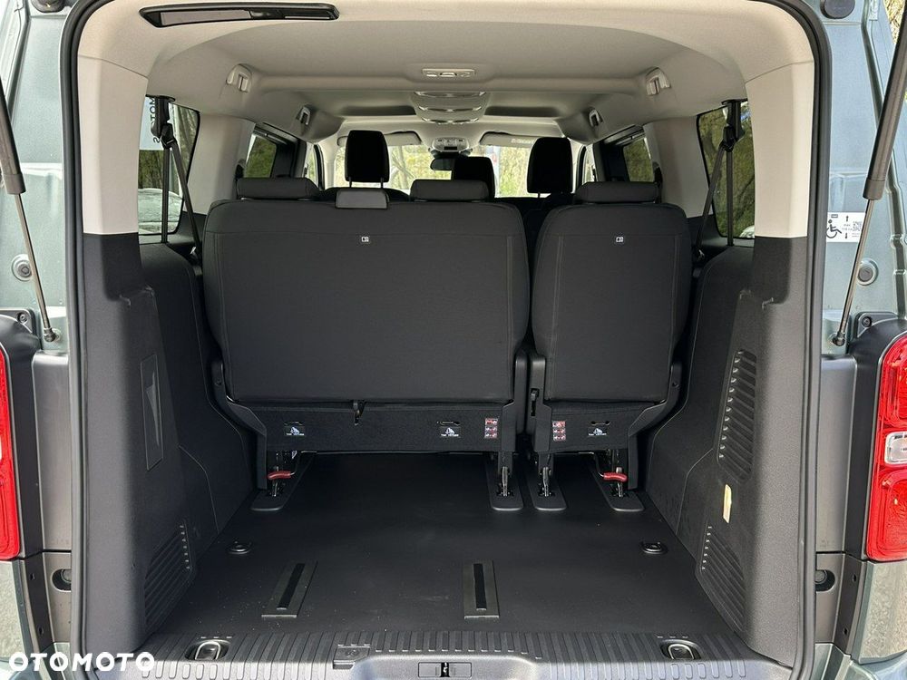 Peugeot Traveller - 12