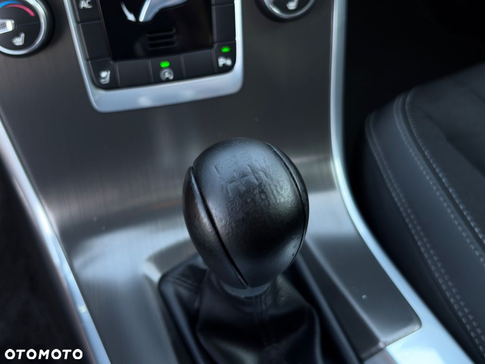Volvo XC 60 D3 R-Design Momentum - 27
