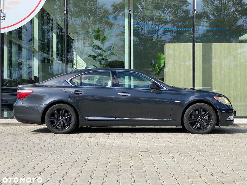 Lexus LS - 4