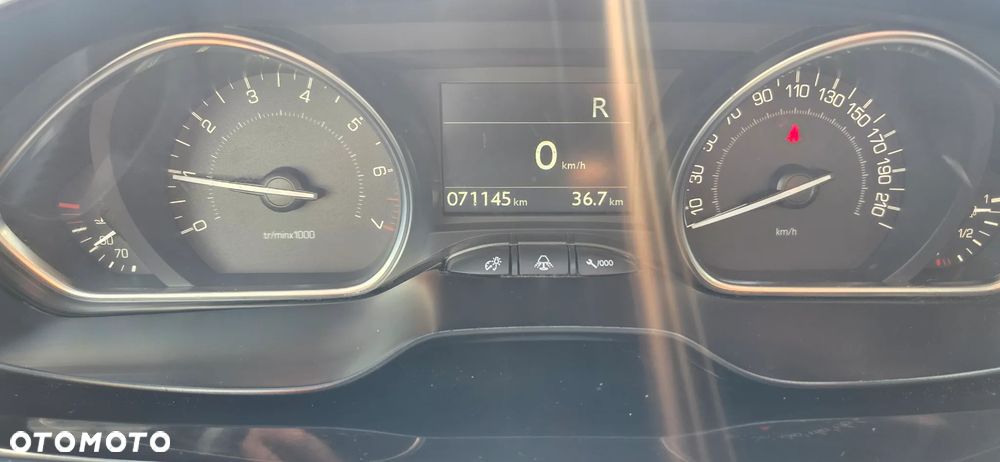 Peugeot 2008 1.2 Pure Tech Allure S&S EAT6 - 25
