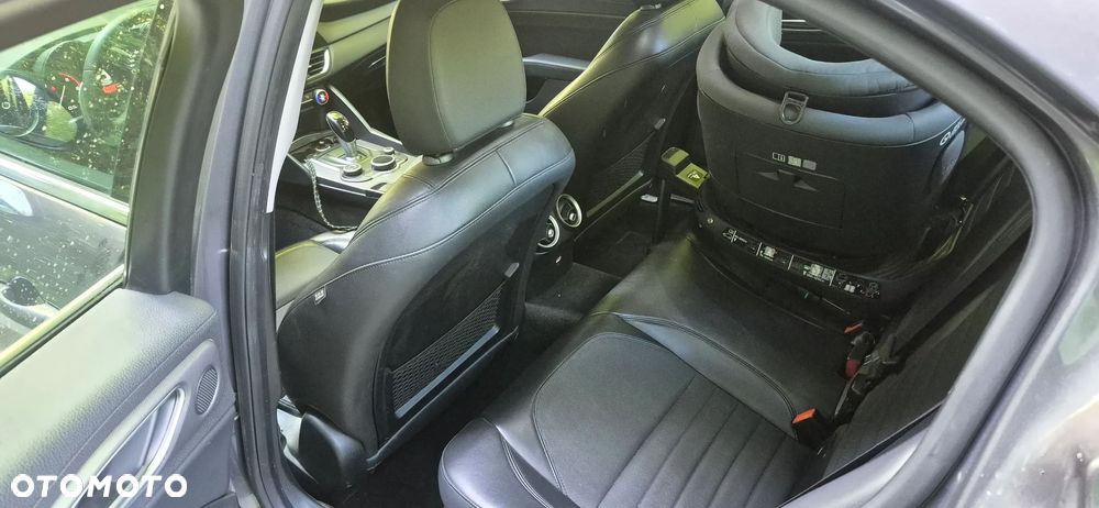 Alfa Romeo Giulia 2.2 D Turbo - 11