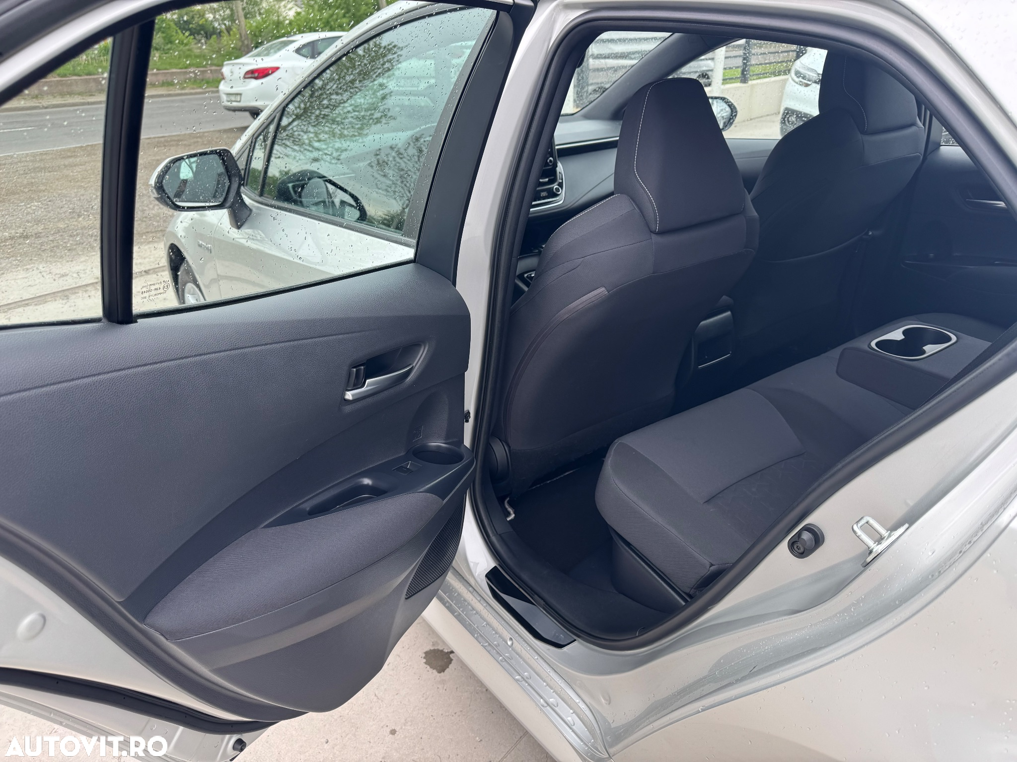 Toyota Corolla 1.8 HSD Business - 24