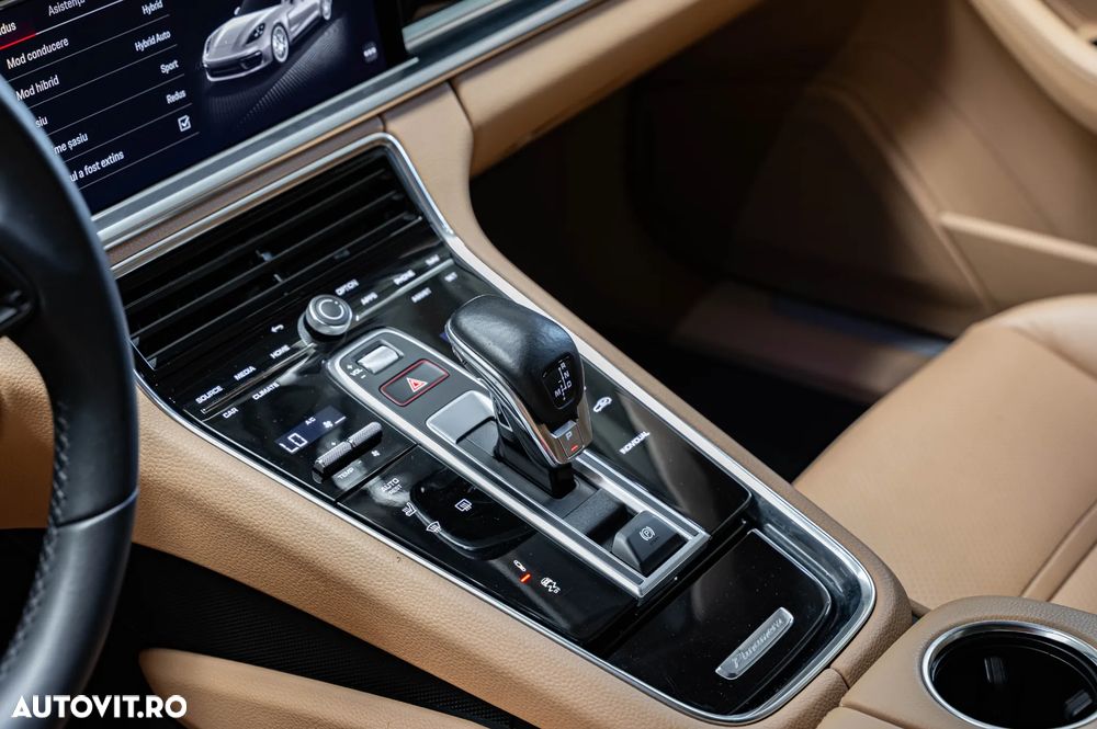 Porsche Panamera 4 E-Hybrid - 12