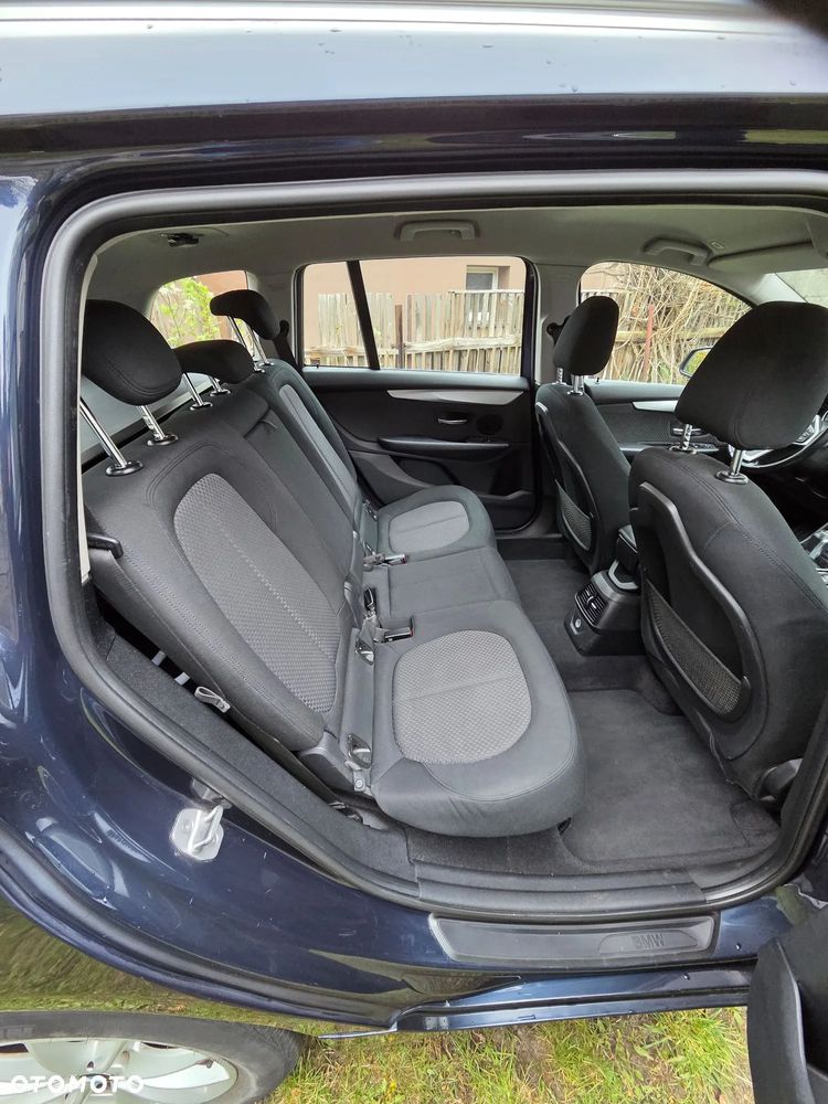BMW Seria 2 218d - 11
