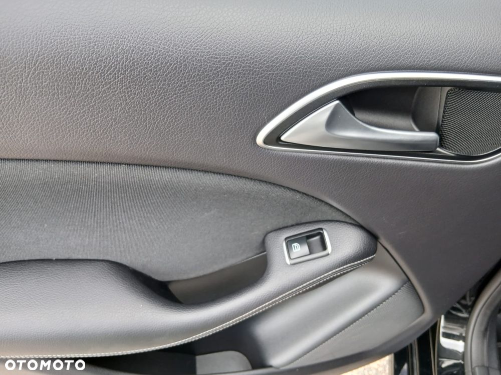 Mercedes-Benz Klasa B 180 d Edition - 31