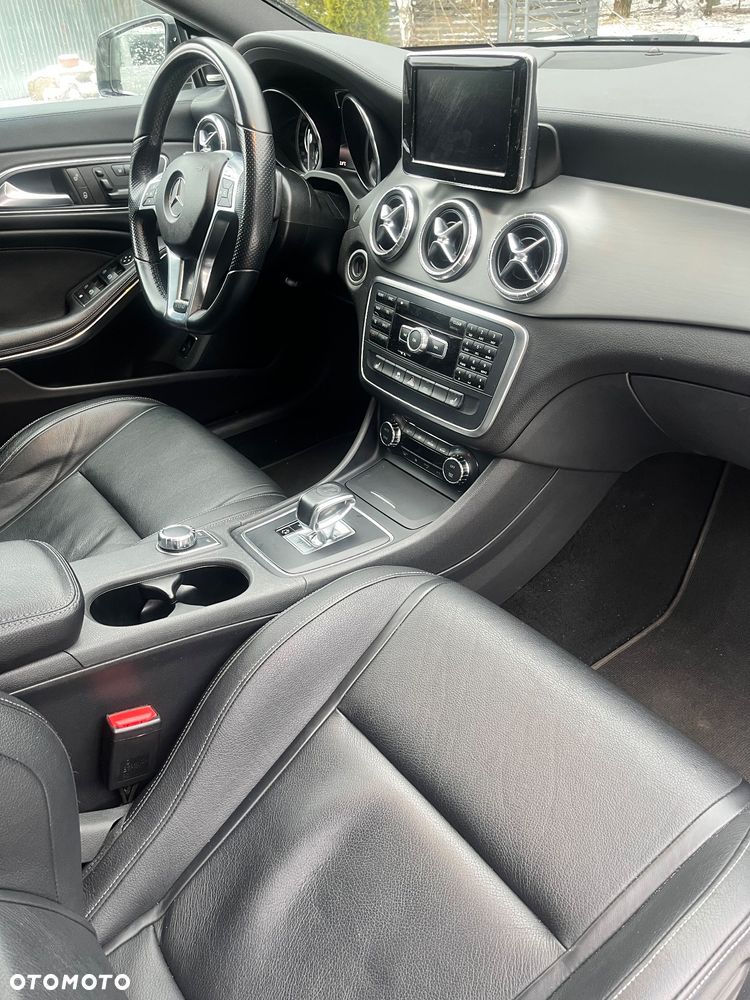 Mercedes-Benz CLA 45 AMG 4Matic 7G-DCT - 14