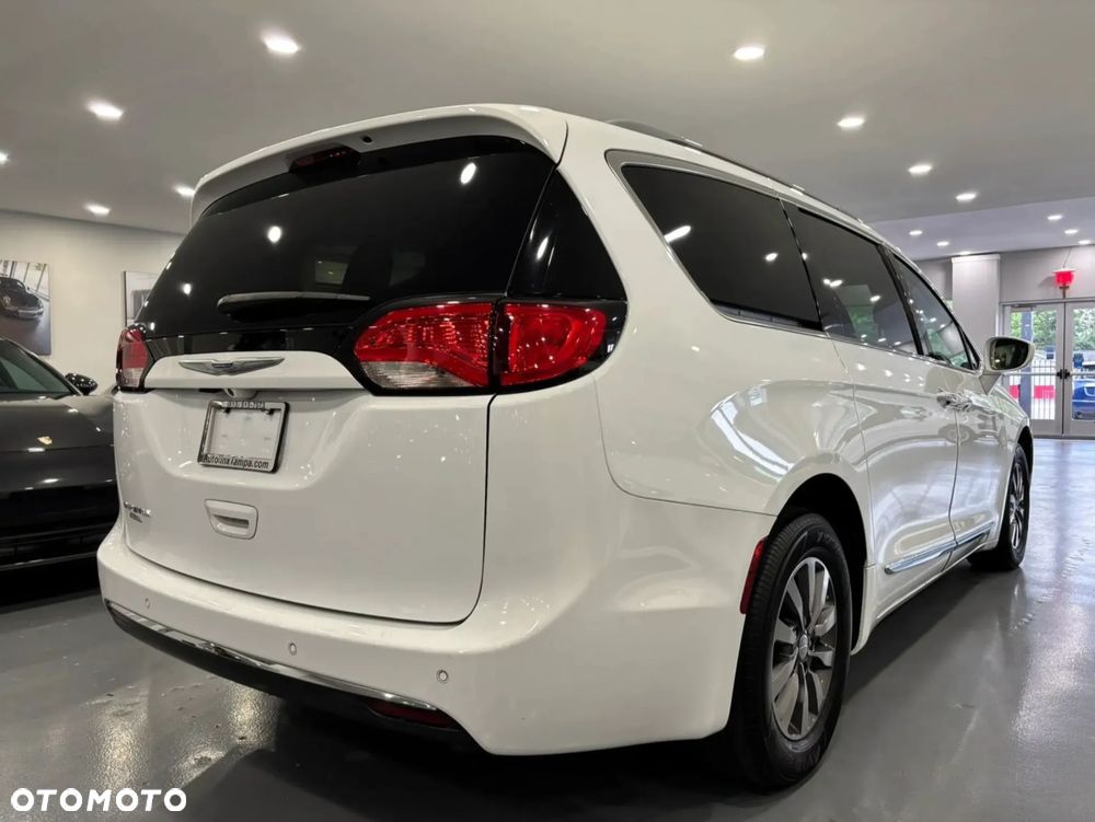 Chrysler Pacifica - 7
