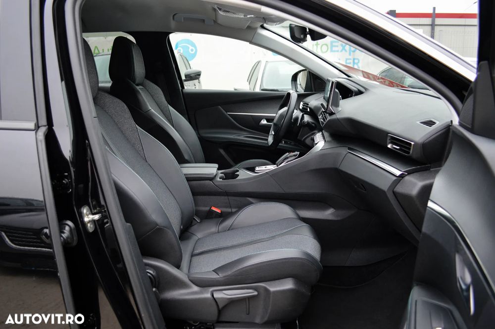 Peugeot 3008 Plug-In Hybrid 225 e-EAT8 Allure Pack - 24