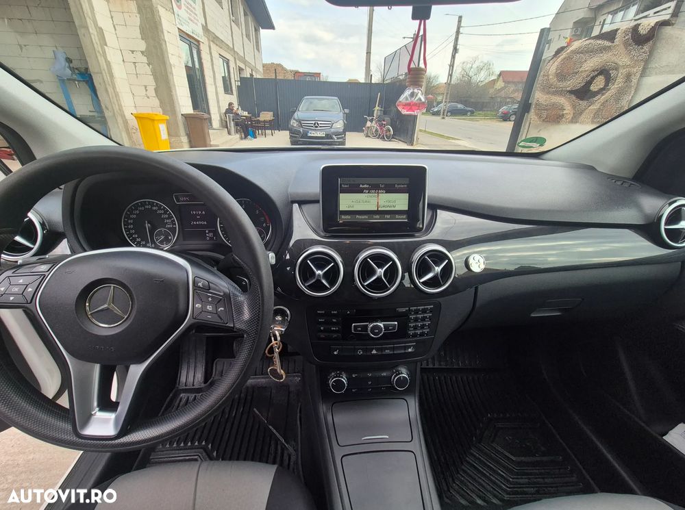 Mercedes-Benz B 180 - 1