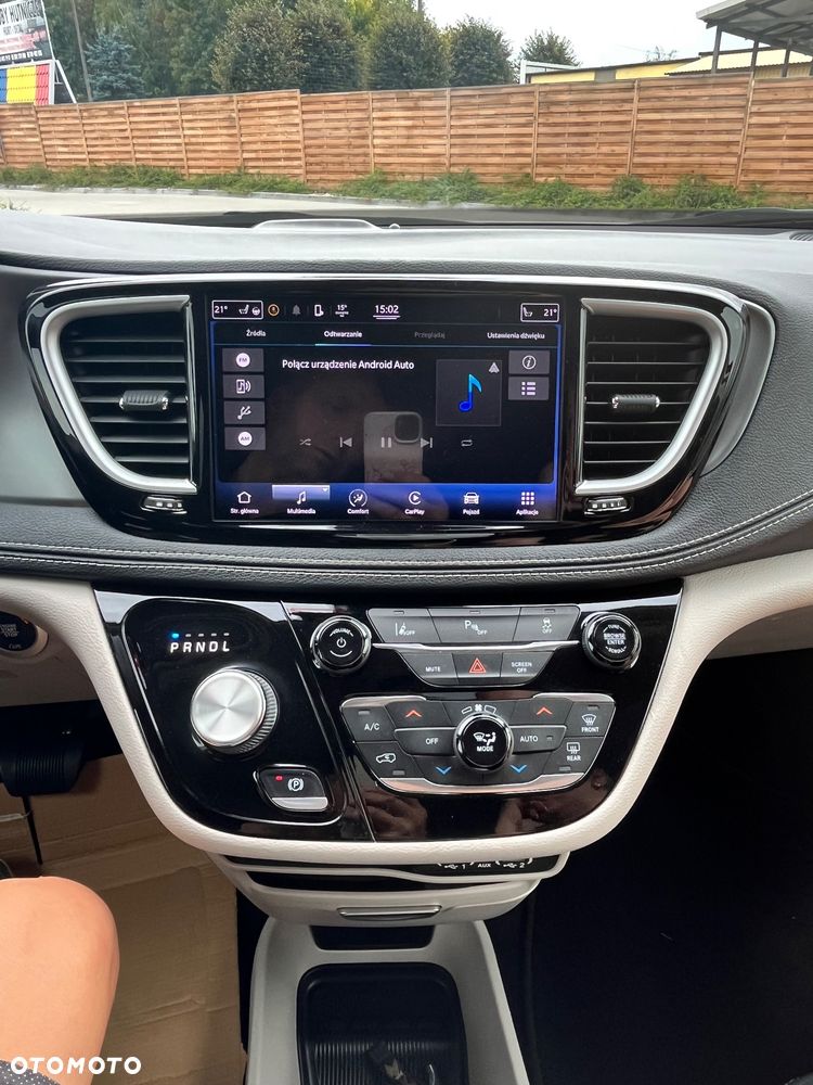 Chrysler Pacifica - 12