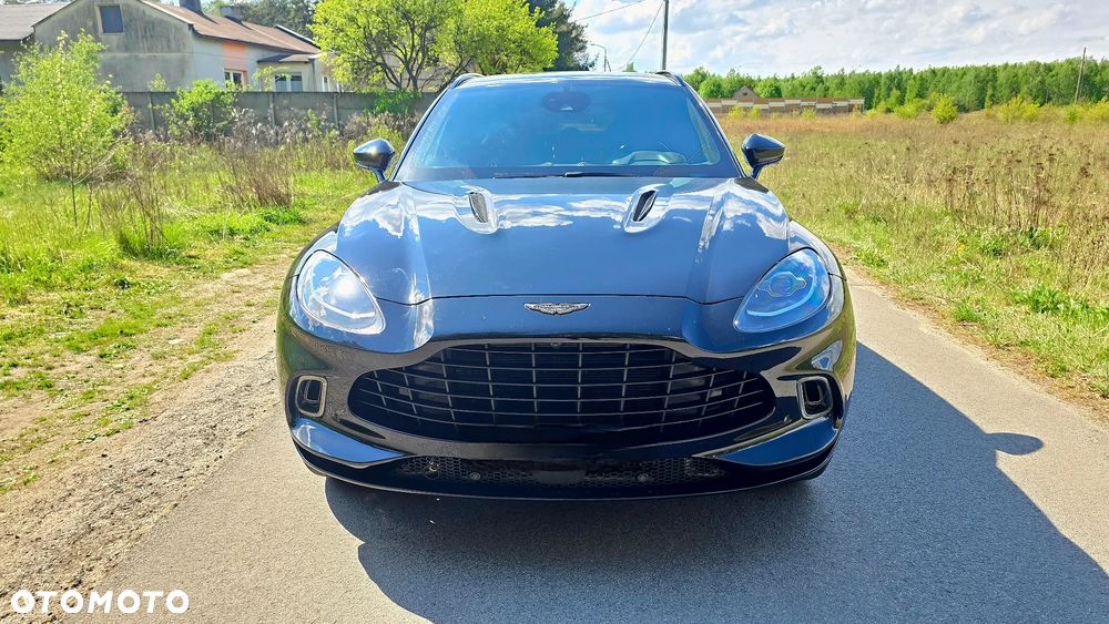 Aston Martin DBX - 6