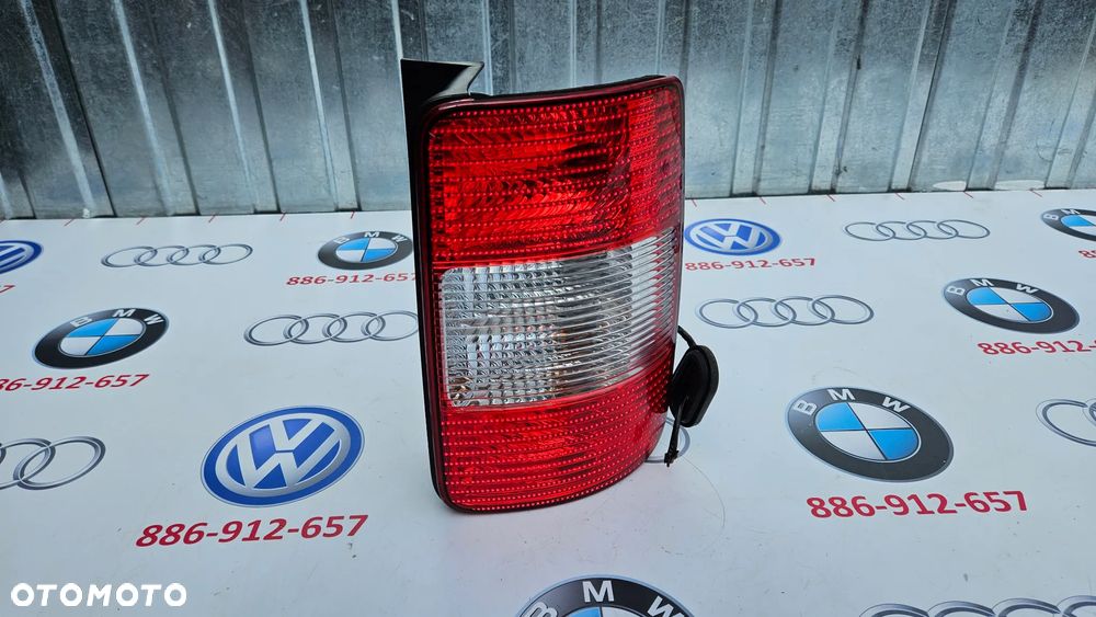 VW Caddy 2K III 3 LIFE 2003-2010 Lampa tył prawy Lampa tylna prawa z kostką 2K0945112A EUROPA ŁADAN KOMPLETNA - 1