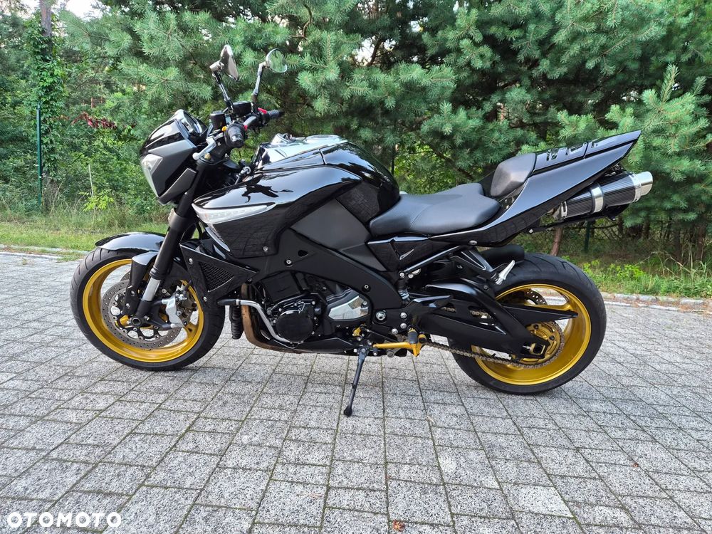 Suzuki GSX - 12