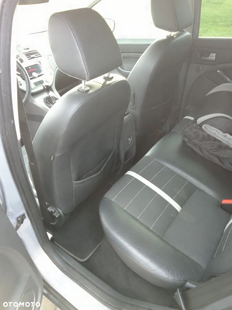 Ford Kuga - 8
