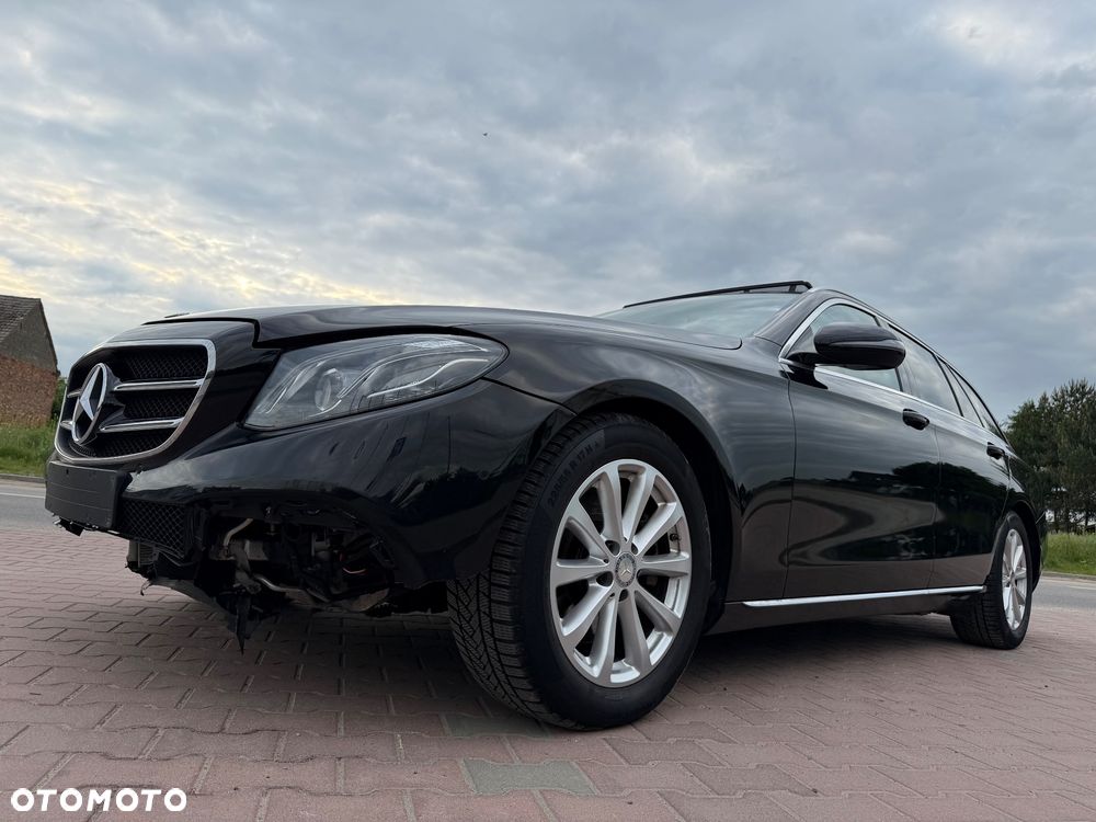 Mercedes-Benz Klasa E 220 d 4Matic 9G-TRONIC Avantgarde - 25
